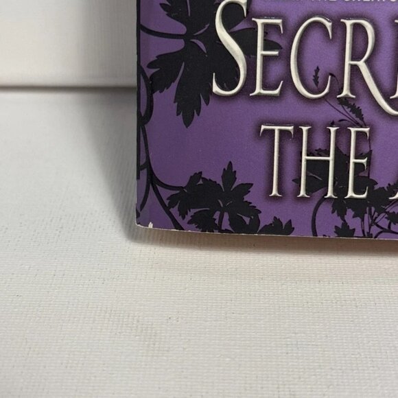 V.C. Andrews Secrets Series Secrets In The Attic/In The Shadows Paperback - Picture 2 of 7